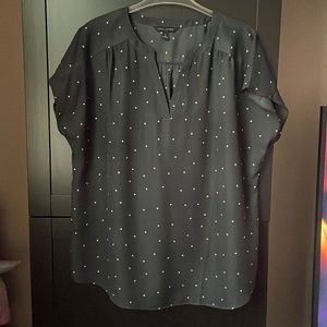 Banana Republic s/s blouse - never worn.  V neck  yoke back.